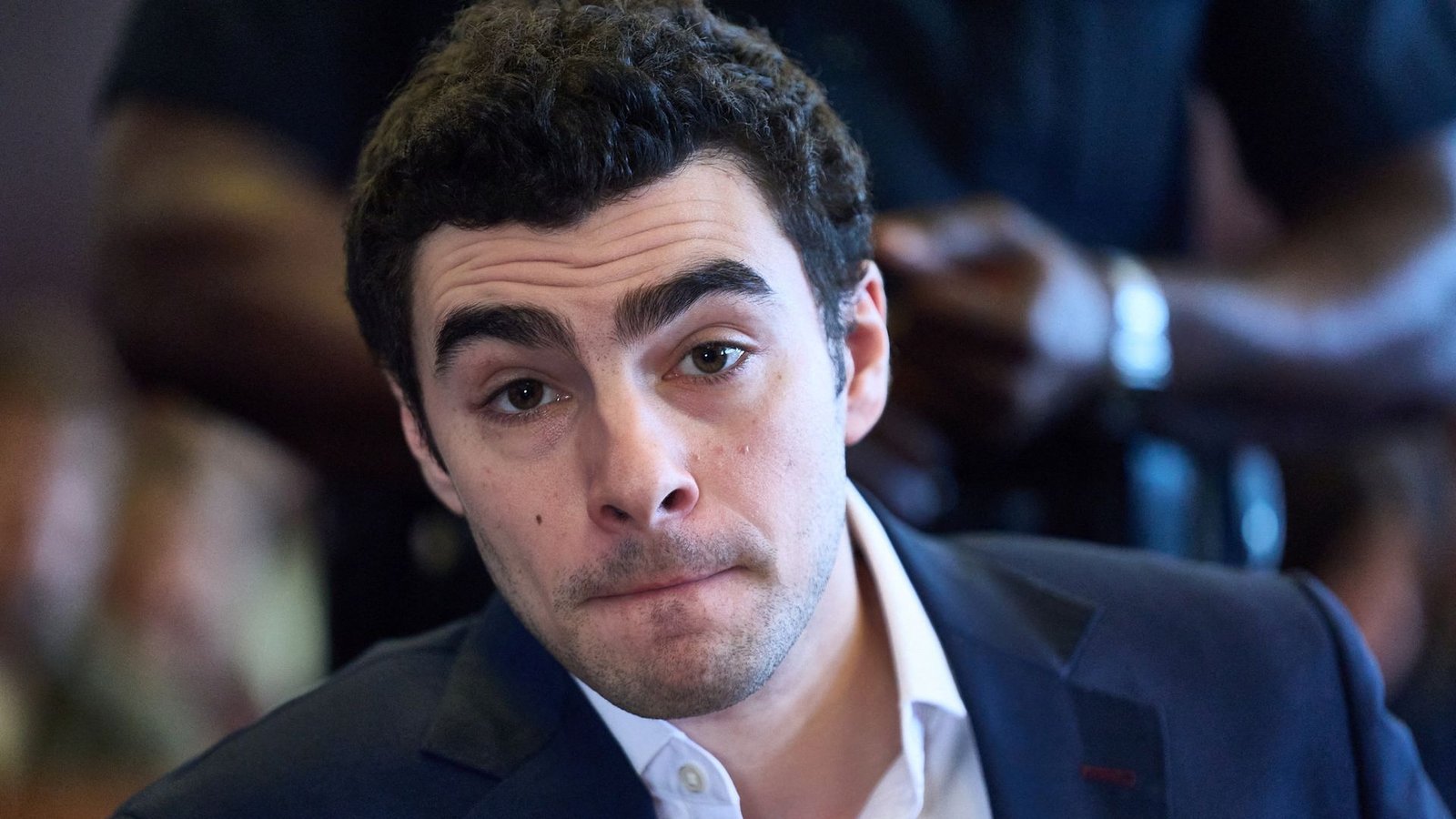 Man charged with impersonating FBI agent in apparent bid to free Luigi Mangione